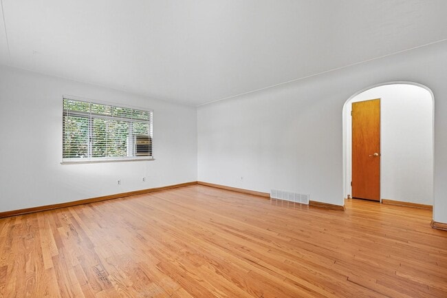 Building Photo - 3070 Reed St