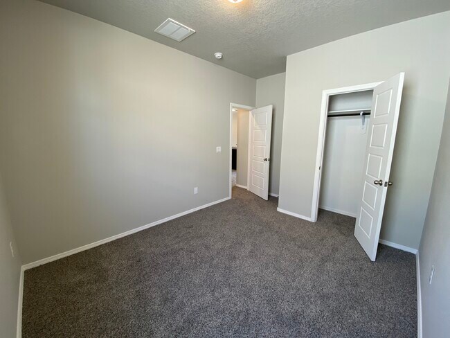 Building Photo - 4806 Mount Salas St NE
