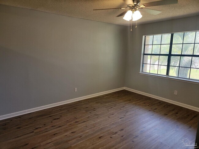 Building Photo - 1030 Sable Dr