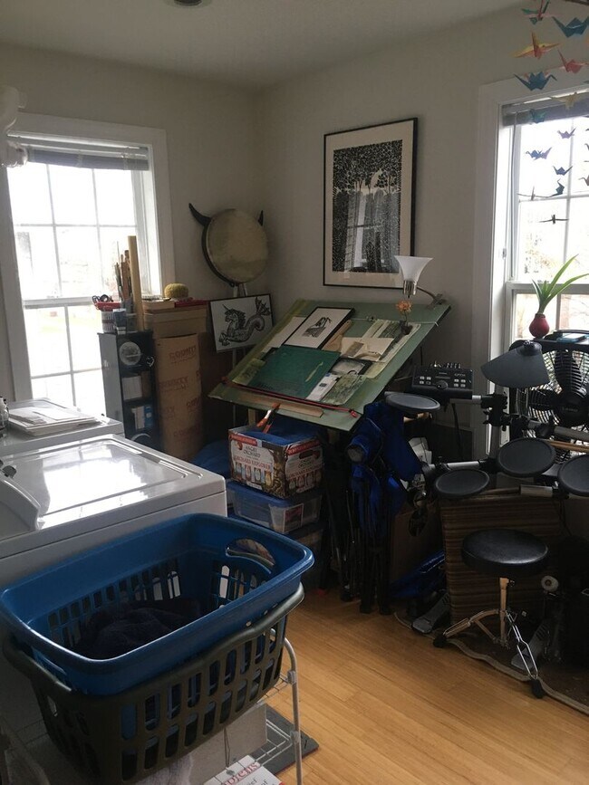 Building Photo - 205-207 N. Ingersoll Street