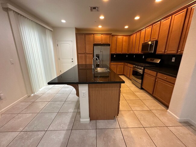 Building Photo - Beautiful 4 Bedroom, 3 Bath Mountain House...