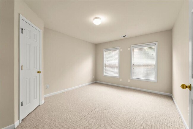 Building Photo - 5351 Heyward Pl SW