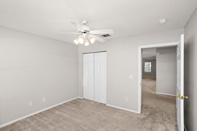 Building Photo - 5248 Sunsail Dr