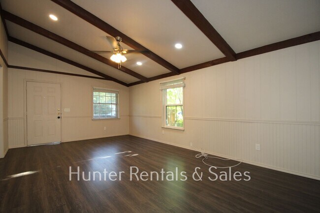 Building Photo - Won't Last!