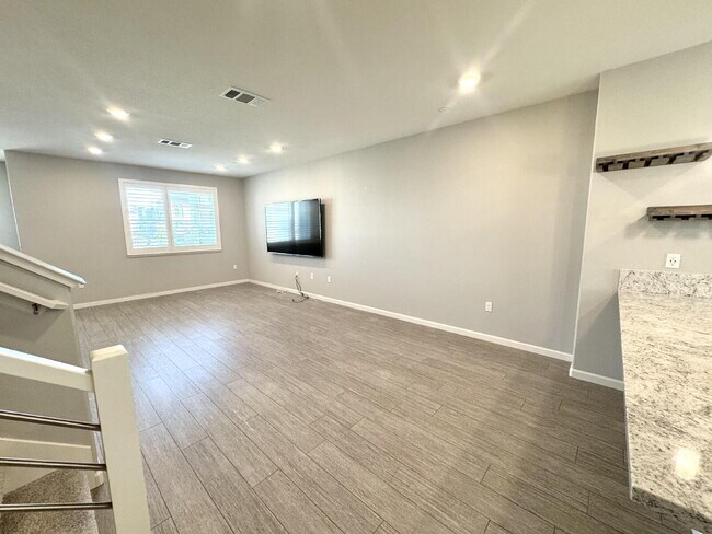 Building Photo - 202 Agustin Narvaez St
