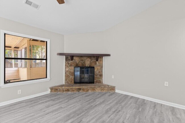 Building Photo - 1042 Mainstreet Lake Dr