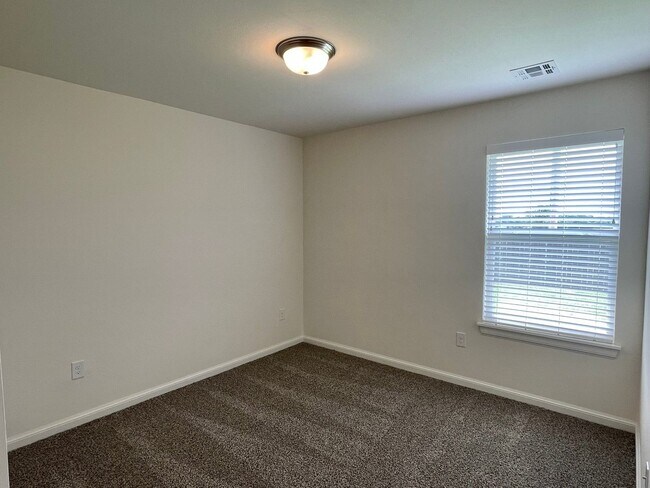 Building Photo - 604 Summit Point Court