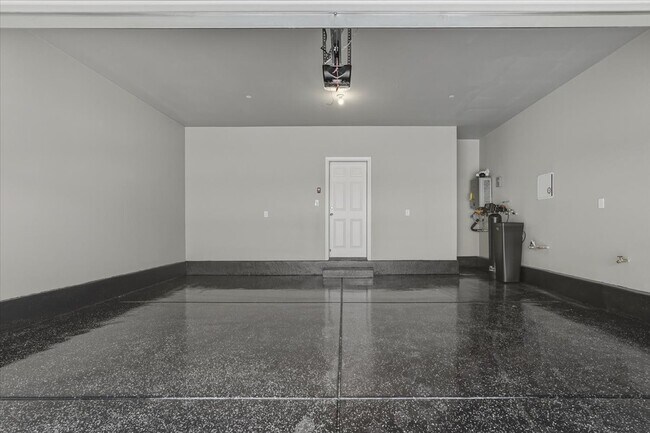 Building Photo - 1180 Heliodor Ave