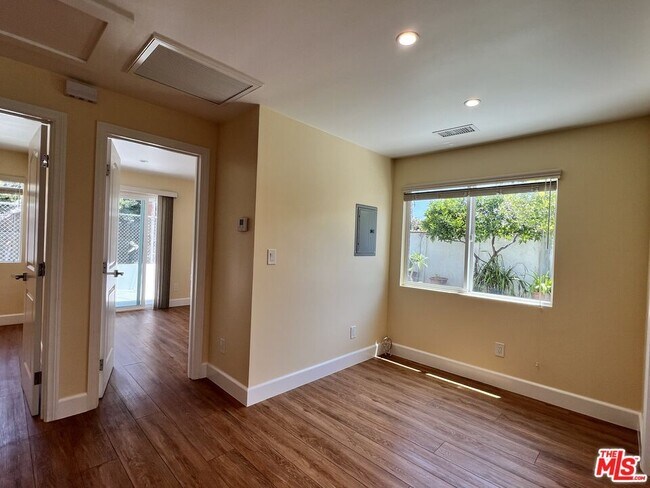 Building Photo - 3753 W 60th St