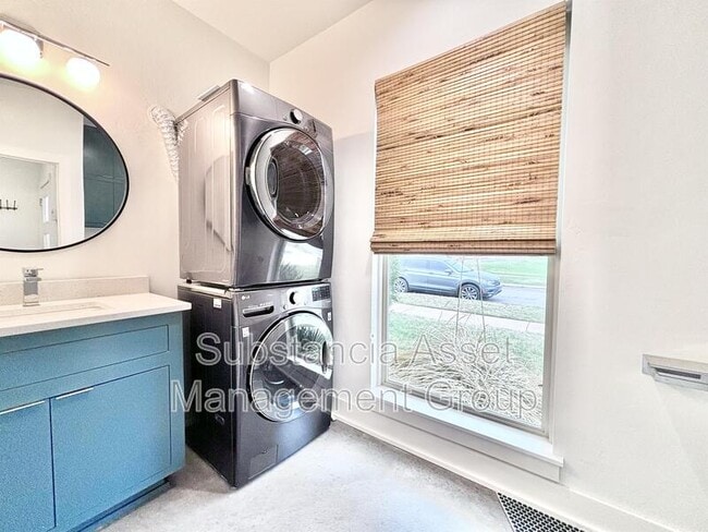 Building Photo - 2800 N McKinley Ave