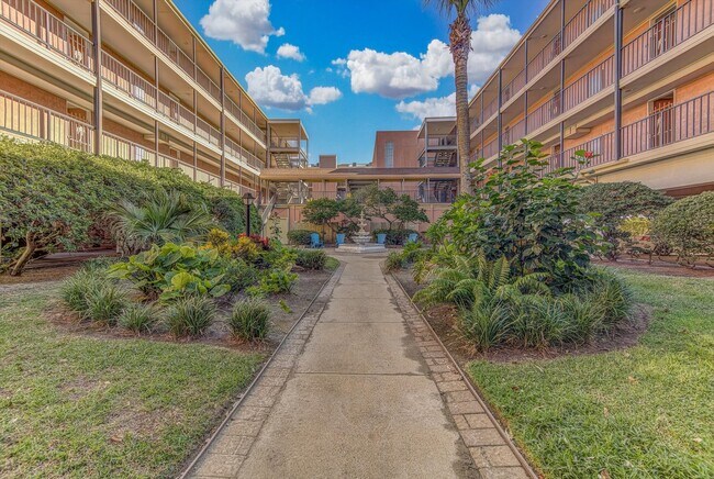 Building Photo - 6300 Seawall Blvd