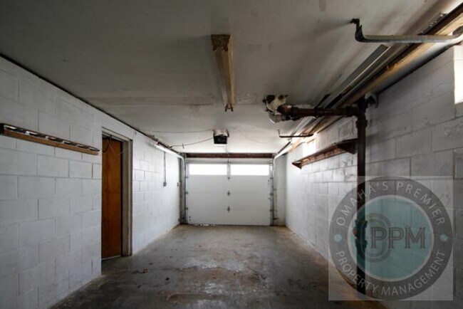 Building Photo - 3 Bed Home | 67th & Blondo