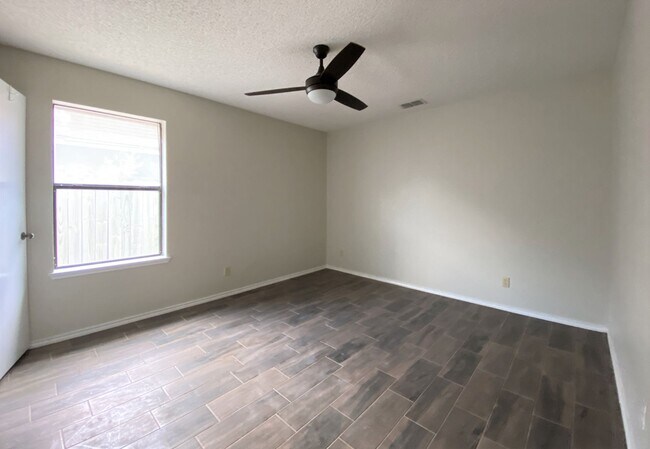 Building Photo - 3Bed/2Bath in Mcallen TX Now Available ( T...