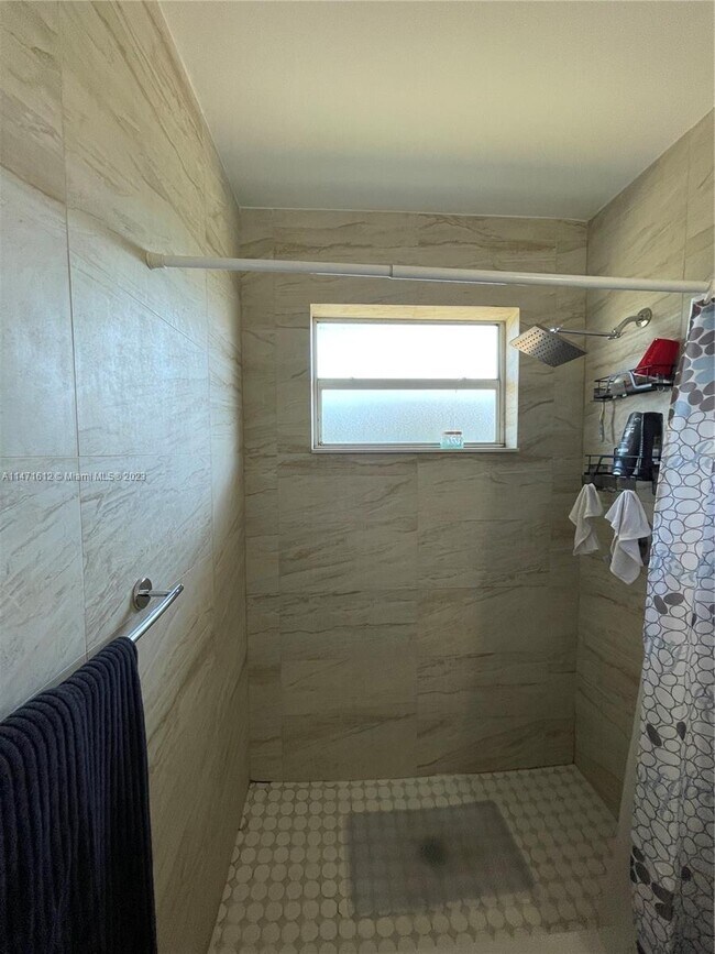 Building Photo - 11890 NE 16th Ave