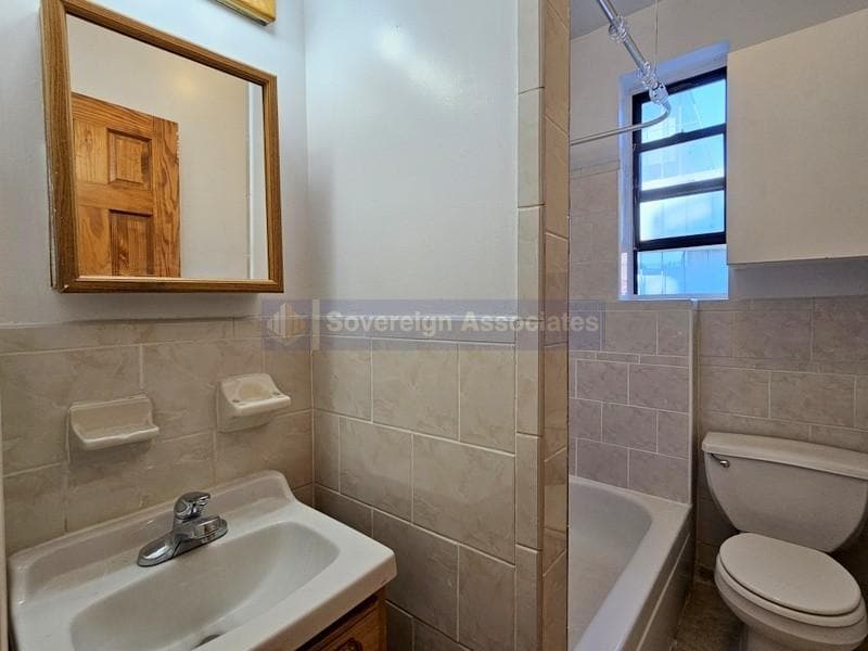 Building Photo - 86 Haven Ave