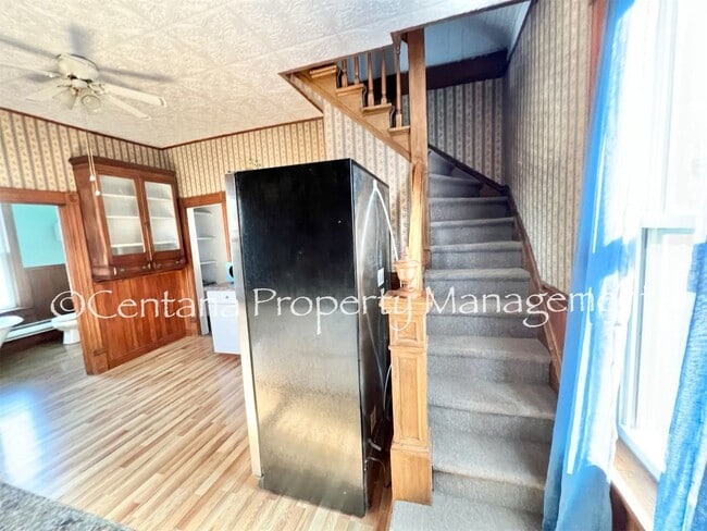 Building Photo - Historic home centrally located and beauti...
