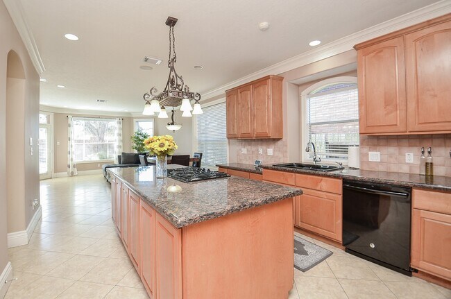 Building Photo - 5835 Stratford Gardens Dr