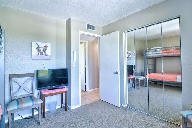 Building Photo - 900 Cove Cay Dr