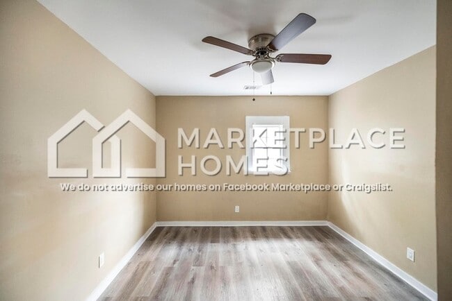 Building Photo - 955 Putnam St