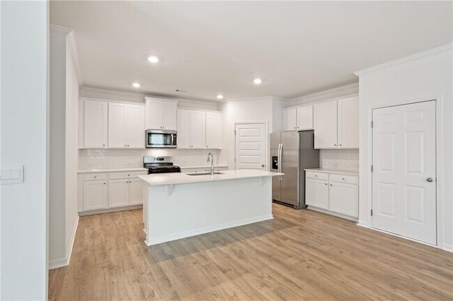 Building Photo - 6072 Knickerbocker St