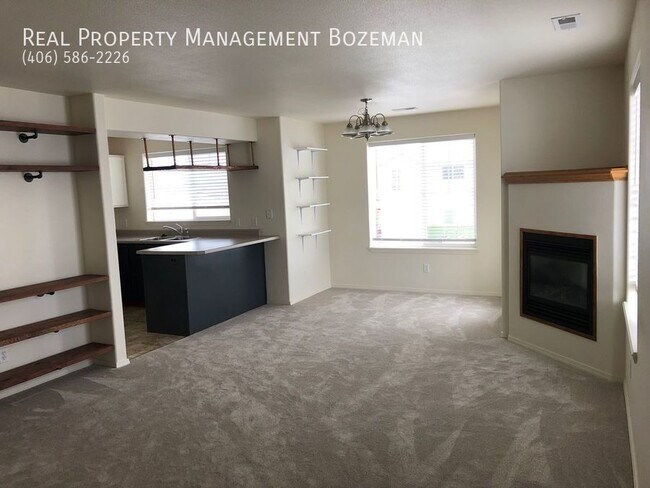 Building Photo - 1112 Longbow Ln