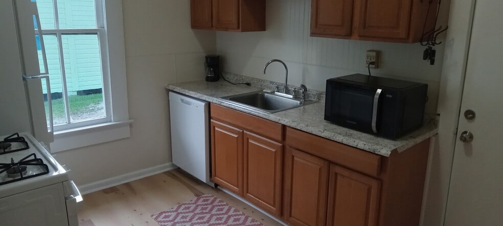 Kitchen - 603 E Thomas St