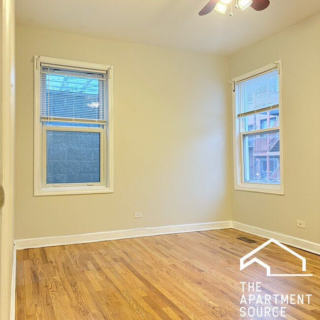 Building Photo - 1512 W Erie St