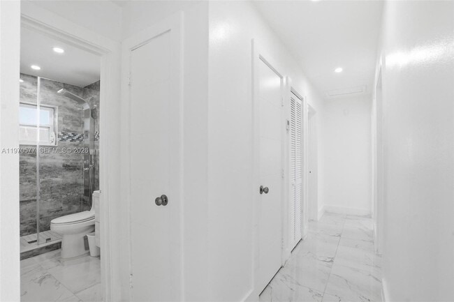 Building Photo - 5521 SW 104th Ave