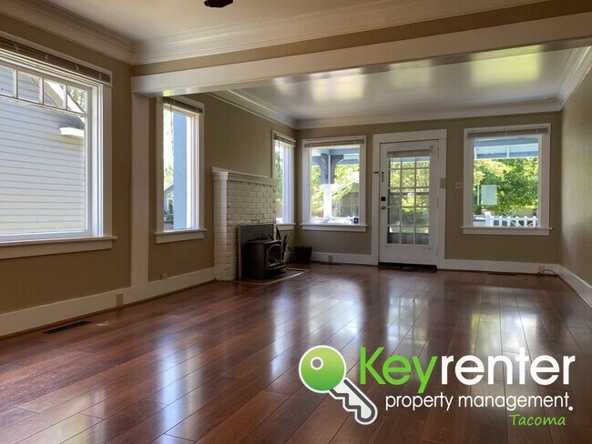 Building Photo - Charming Tacoma Craftsman House!