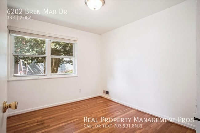 Building Photo - 6202 Bren Mar Dr