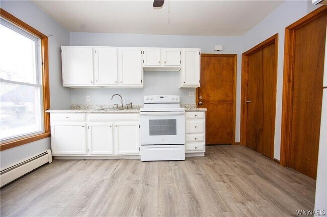 Building Photo - 1953 Falls St