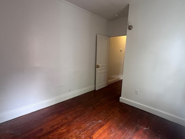 Building Photo - Spacious 5 Bedroom with Off Street Parking