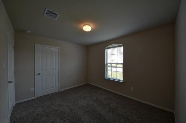 Building Photo - 3302 McDonough Way