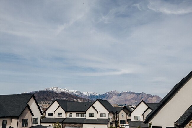 Building Photo - Stunning 4 Bedroom Home in Lehi with Great Amenities!