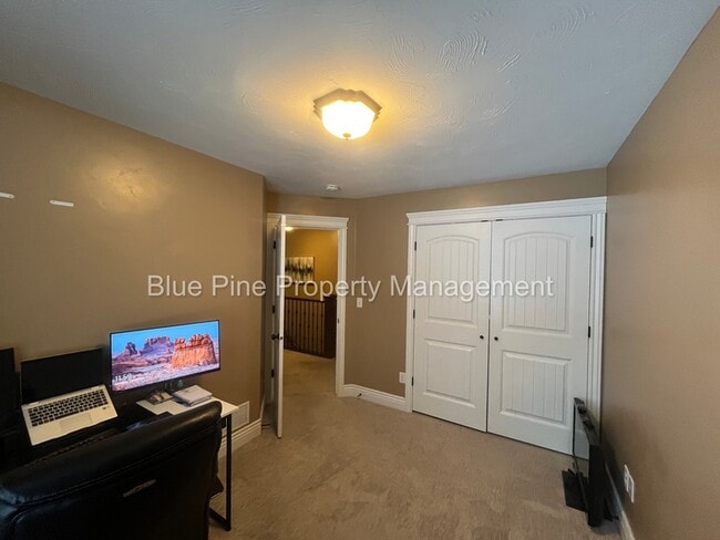 Building Photo - 2717 Mary Dr