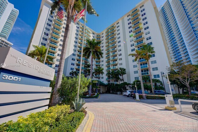 Building Photo - 3001 S Ocean Dr