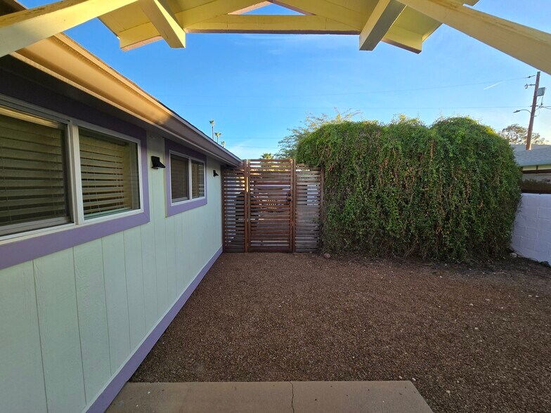 Building Photo - 619 N Jerrie Ave