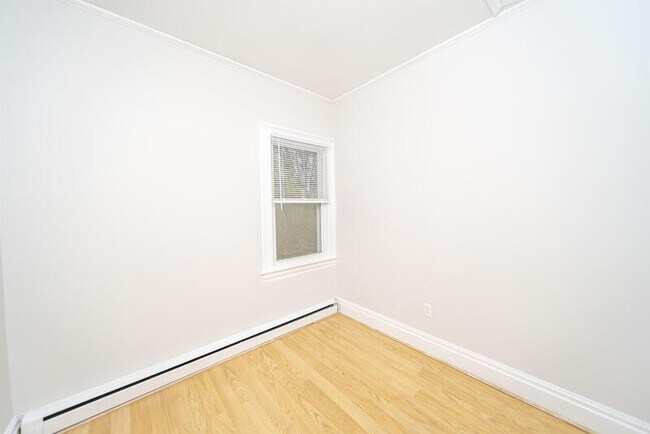 Building Photo - 11 Mann Ave