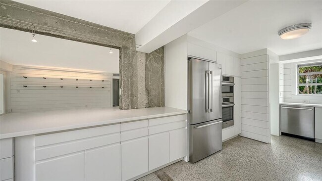 Building Photo - 7665 Sanderling Rd