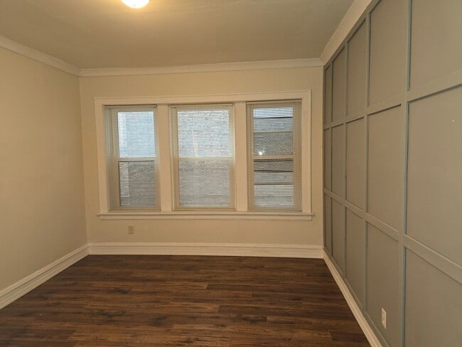 Building Photo - 2317 W Marquette Rd
