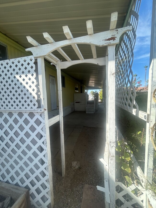 Building Photo - 3601 E Wyoming Ave