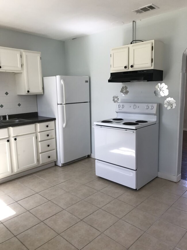 Building Photo - 3 Bedroom Home Minutes From Tech Campus!