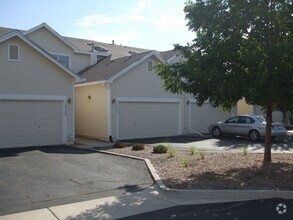 Building Photo - Spacious 3BD2.5BA!!