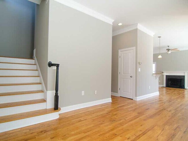 Building Photo - 273 Carlyle Park Dr
