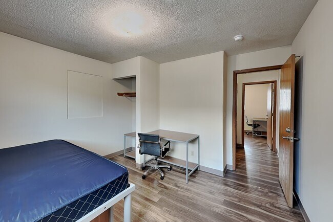 Building Photo - 218 Stanton Ave