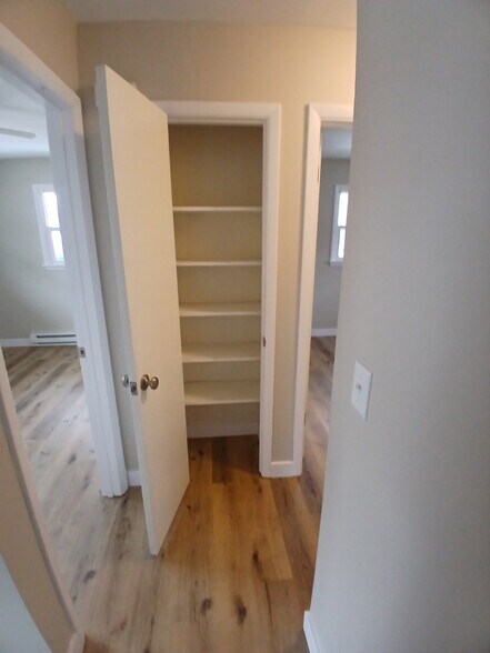 Linen Closet - 3443 Woodmar Ct