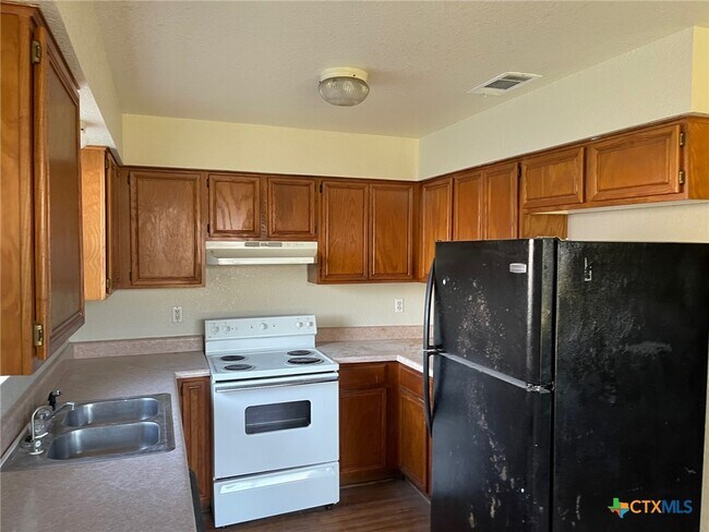 Building Photo - 2301 Timberline Dr