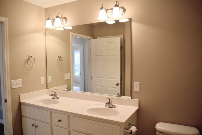 Building Photo - You've Found It! Split floor plan, fenced yard, extra storage
