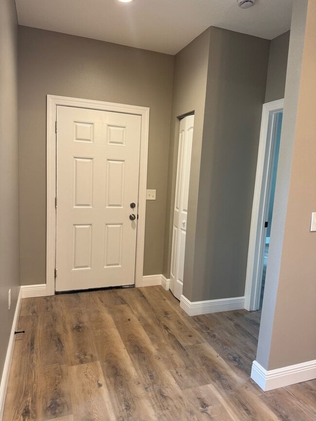 Building Photo - 923 Hagle Park Rd