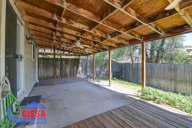 Building Photo - Beautiful home with 3 bedrooms, 2 bathroom...